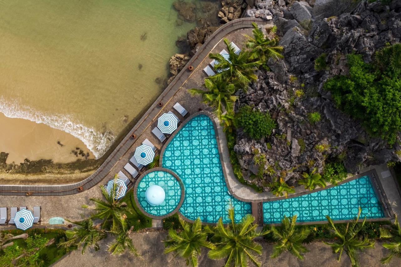 Hotel Perle D'Orient Cat Ba - Mgallery Chan Chau Dış mekan fotoğraf Aerial view of the pool at the resort