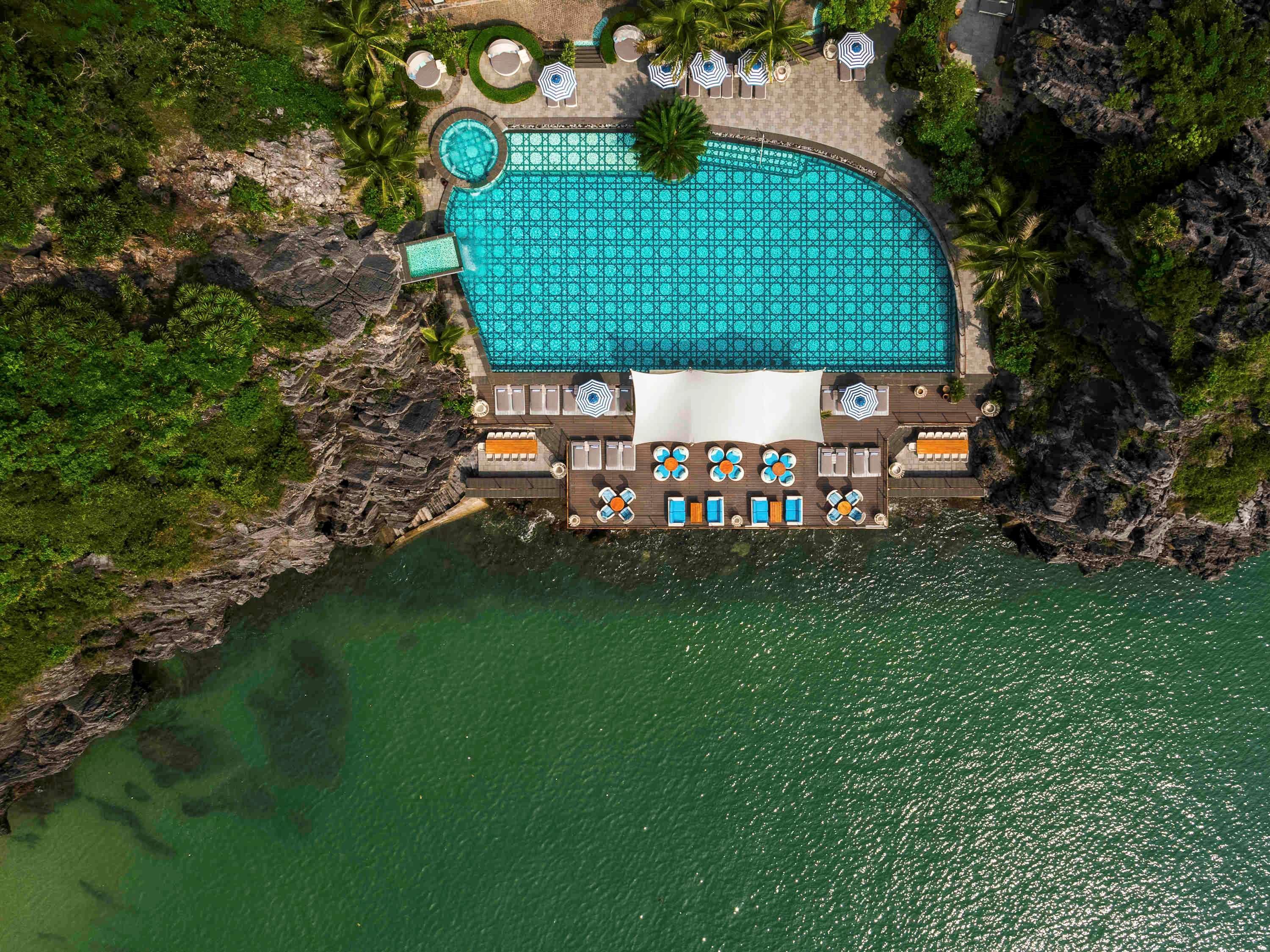 Hotel Perle D'Orient Cat Ba - Mgallery Chan Chau Dış mekan fotoğraf Aerial view of the resort