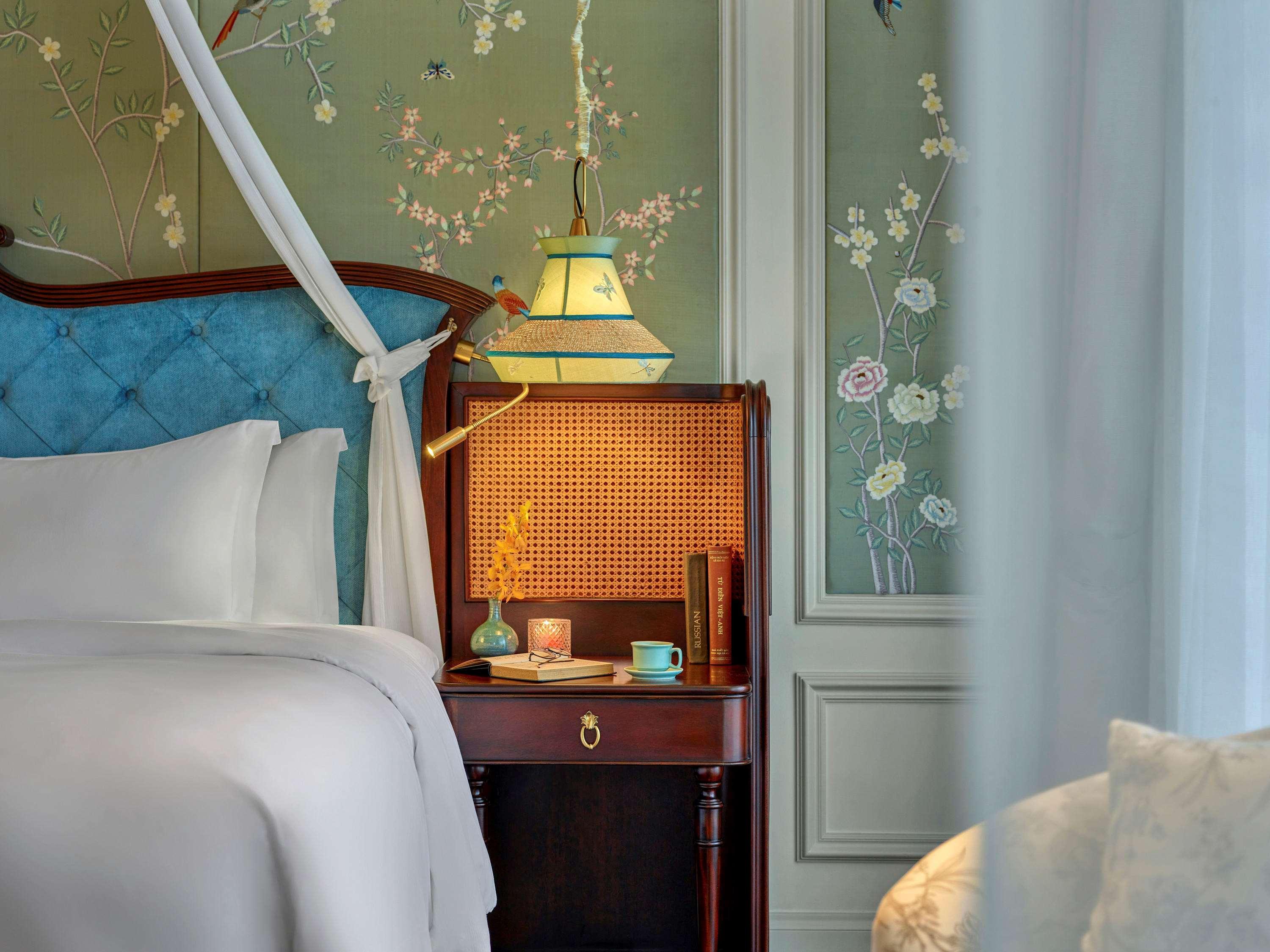 Hotel Perle D'Orient Cat Ba - Mgallery Chan Chau Dış mekan fotoğraf A bedroom at the Mandarin Oriental, Bangkok