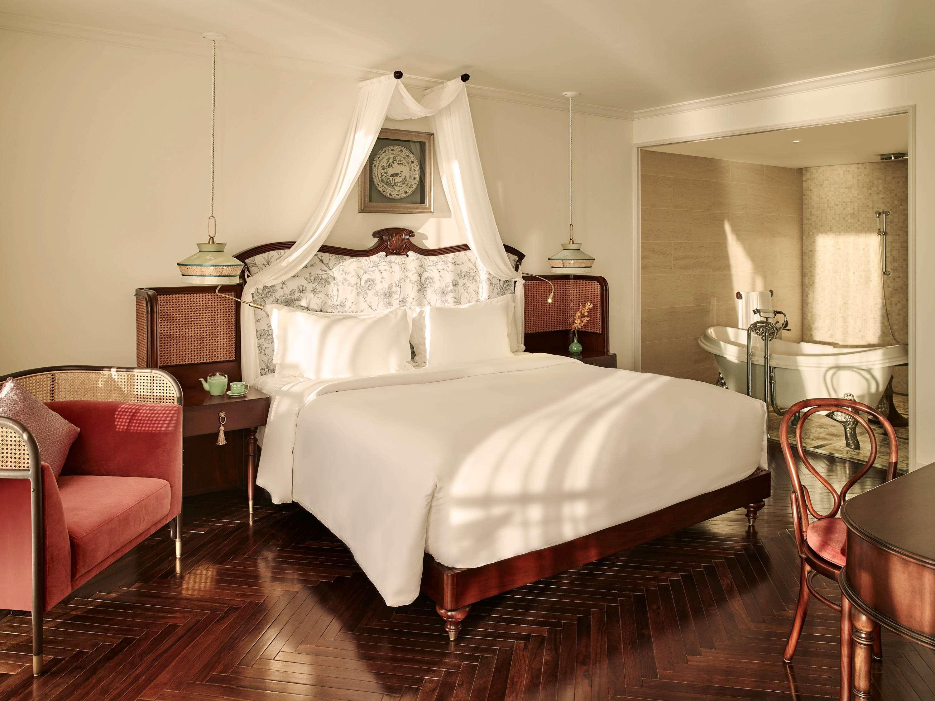 Hotel Perle D'Orient Cat Ba - Mgallery Chan Chau Dış mekan fotoğraf A suite at the hotel