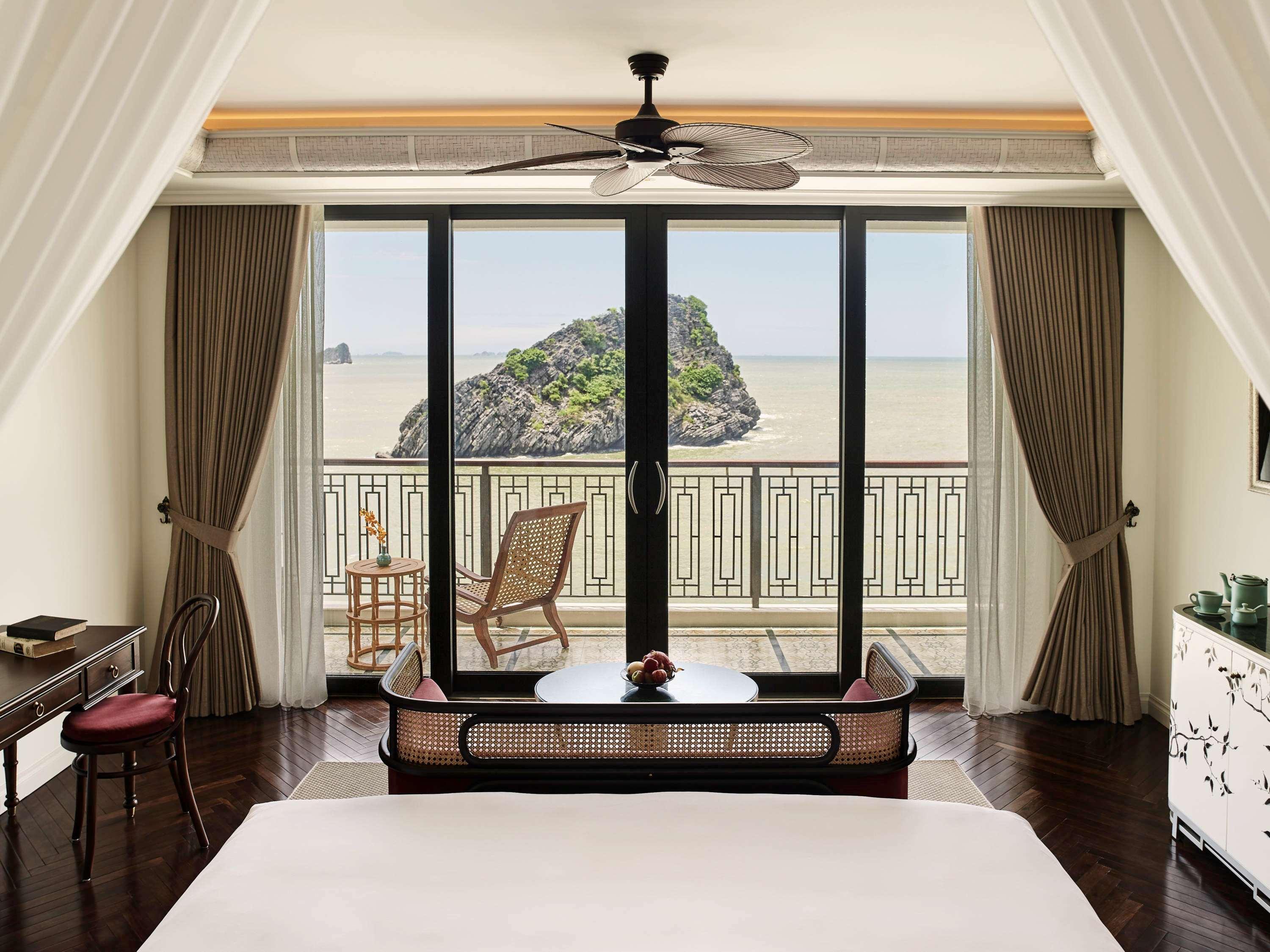 Hotel Perle D'Orient Cat Ba - Mgallery Chan Chau Dış mekan fotoğraf A bedroom at the resort