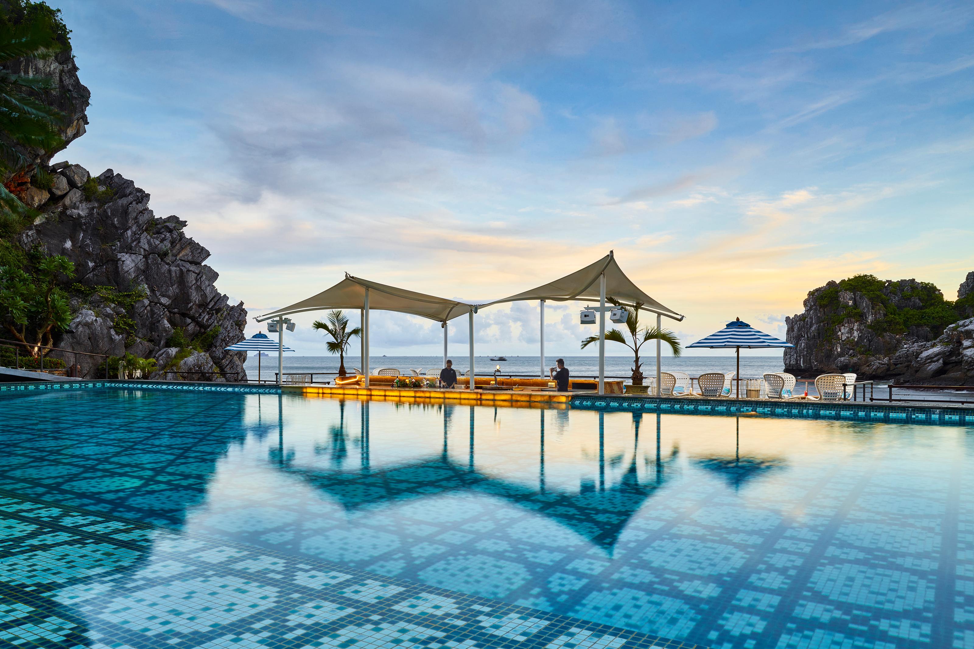 Hotel Perle D'Orient Cat Ba - Mgallery Chan Chau Dış mekan fotoğraf The Rock Bar at the Alila Villas Uluwatu