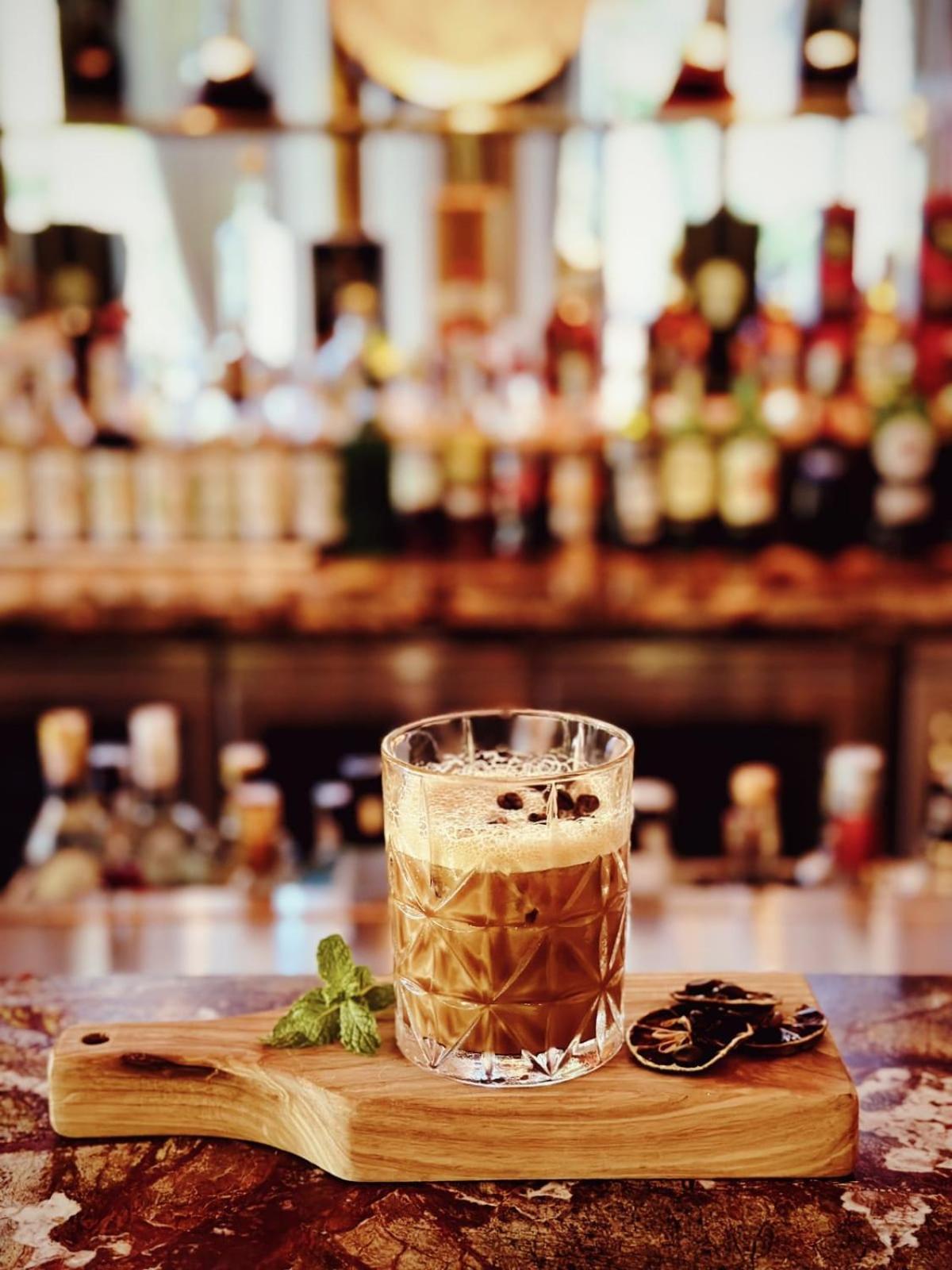 Hotel Perle D'Orient Cat Ba - Mgallery Chan Chau Dış mekan fotoğraf A glass of beer